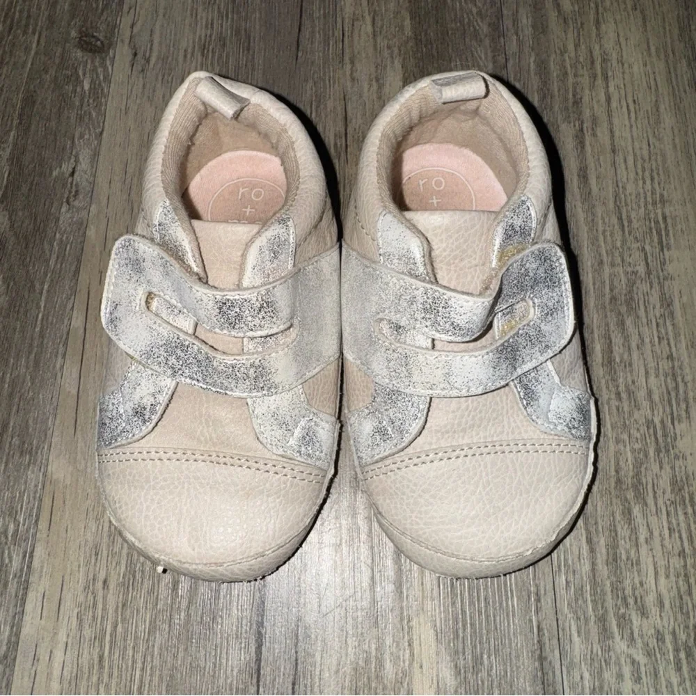 ☀️6/$20☀️ Baby Walker Shoes with Star Accents